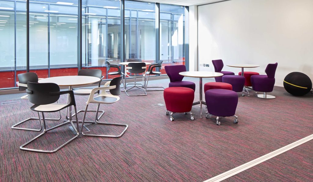 موکت تایلی ضد آب واقعاً وجود دارد؟ مراقب باشید!