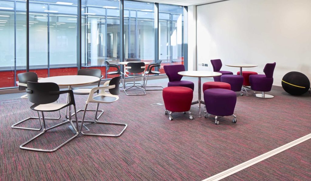 نصب موکت اداری تایلی و رولی